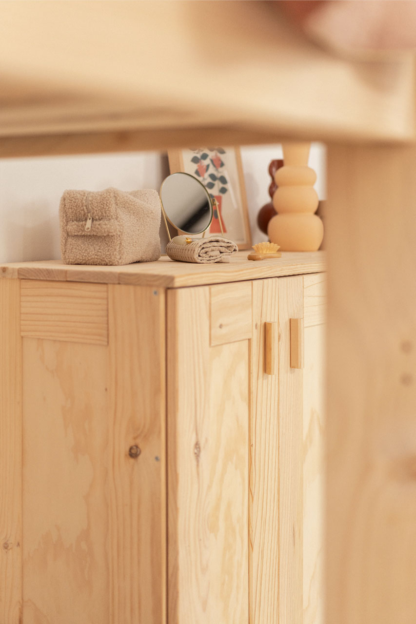 Imagen de ambiente 4 para:Armario aparador de madera maciza